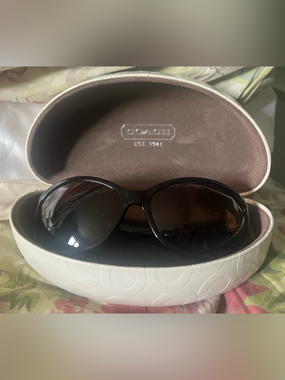 COACH Women's Sunglasses - Brown Gradient Lens with White Case